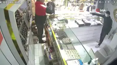 Bahçelievler'de silahlı kuyumcu soygunu: 3 milyon altını alıp kaçtı