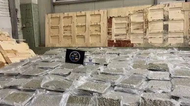 Sınırda 5,5 milyon euroluk dev operasyon: Kontrplakların arasından 700 kilo esrar çıktı