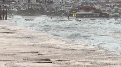İstanbul'da lodos nedeniyle deniz seferleri iptal oldu!