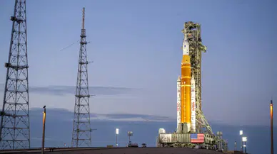 İnsanlık yeniden Ay yolunda: Dev Artemis II roketi geri sayım için rampaya çıktı!