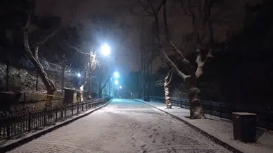 İstanbul'a beklenen kar geldi: Çamlıca Tepesi beyaza büründü