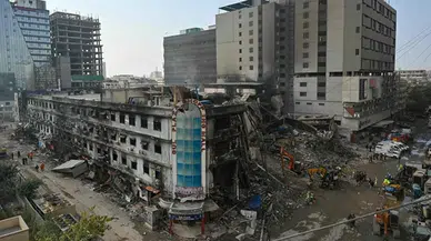 Pakistan'daki AVM yangınında can kaybı 67 oldu: 84 kişi ise kayıp!