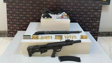 Uşak'ta sosyal medyadan silah paylaşımı yapan 6 kişi gözaltına alındı