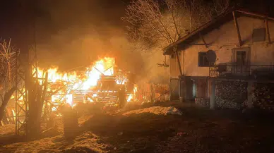 Karabük'te 2 katlı ahşap evde çıkan yangın çıktı: 1 yaralı