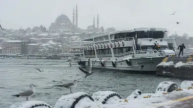 İstanbul'da yoğun kar yağışı nedeniyle bazı vapur seferleri iptal edildi!