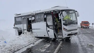 Kayseri'de cenazeye gidenleri taşıyan midibüs devrildi! 3'ü ağır 22 yaralı