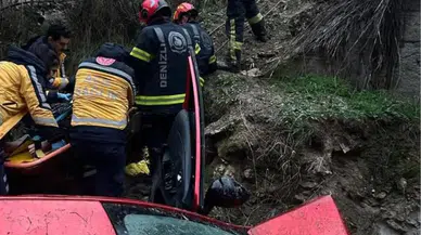 Pamukkale'de otomobil uçuruma yuvarlandı! 2'si çocuk 5 yaralı