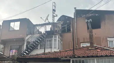 İzmir'de 3 katlı binada yangın çıktı!