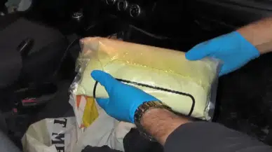 1 kilosuyla 100 kilo zehir üreteceklerdi! Adana polisinden taksideki sevkiyata operasyon