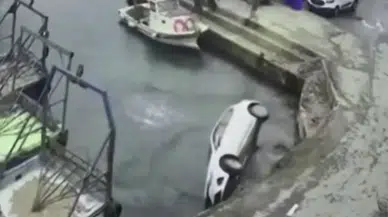 İstanbul Sarıyer'de otomobil denize düştü !