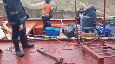 Karadeniz’de sürüklenen Türk gemisi Kerç Boğazı’nda karaya oturdu