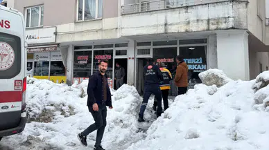 Bitlis'te üzerine kar kütlesi düşen kadın yaralandı