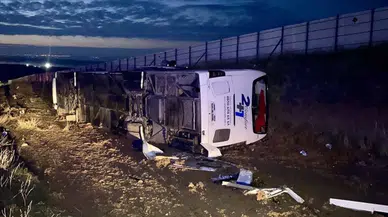 Burdur'da otobüs devrildi: 12 yaralı