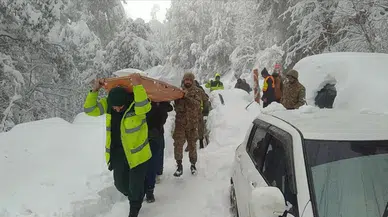 Pakistan'da yoğun kar yağışı kazalara neden oldu! Ölü ve yaralılar bulunuyor