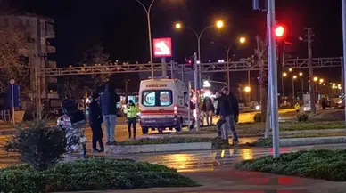 Sakarya’da otomobil ve motosiklet çarpıştı: 2 kişi yaralandı