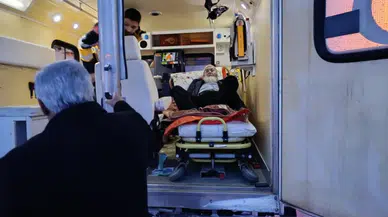 Ağrı'da yolu kapanan köydeki hasta, paletli ambulansla hastaneye kaldırıldı