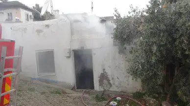 Mersin'de yangın: Ev kullanılamaz hale geldi