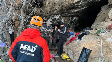 İzmir'de eğitmen mağaradaki çukura düştü : 8 saat sonra kurtarıldı