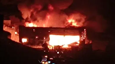 Şanlıurfa'da fabrika yangını : Çok sayıda ekip sevk edildi