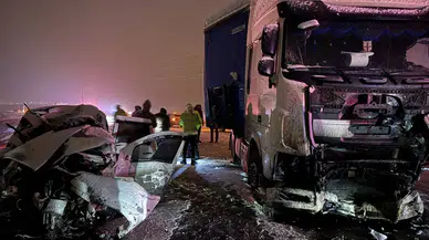 Erzurum'da otomobil ile tır çarpıştı : Çok sayıda ölü var