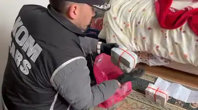 Kars'ta tefecilik operasyonu : Poşetler dolusu para ve senet ele geçirildi