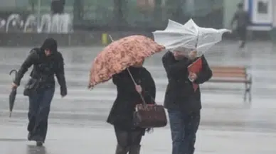 Adana'da kuvvetli rüzgar ve sağanak etkisi