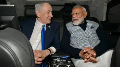 Netanyahu, Hindistan Başbakanı Modi'yi Hint kıyafetiyle karşıladı