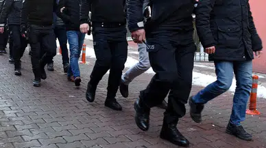 Uşak'ta uyuşturucu tacirlerine operasyon : 3 şüpheli tutuklandı