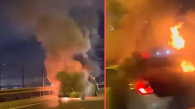 Kadıköy'de seyir halindeki otomobilde yangın çıktı