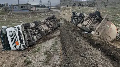 Şırnak'ta su tankeri devrildi : Sürücü yaralandı