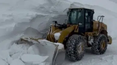 Erzurum Tekman'da kar kalınlığı 5 metreyi buldu