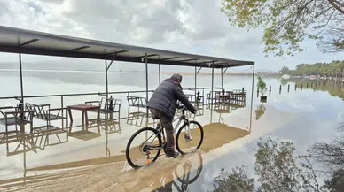 Muğla'da Köyceğiz Gölü taştı : Ev ve iş yerleri sular altında kaldı