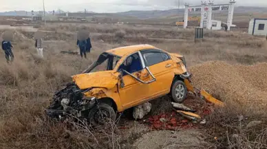 Afyonkarahisar'da taksi şarampole devrildi : Sürücü hayatını kaybetti