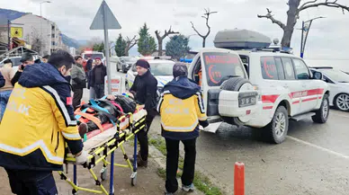 Kastamonu Cide’de motosiklet ile otomobil çarpıştı : 2 Yaralı