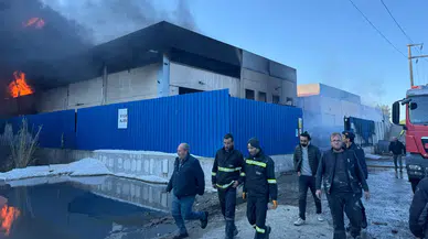 İzmir'de geri dönüşüm fabrikasında yangın!