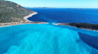 Yağmur sonrası Kaputaş Plajı'nda renk cümbüşü