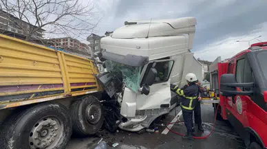 Rize'de tır park halindeki tıra çarptı : 1'i ağır 4 yaralı