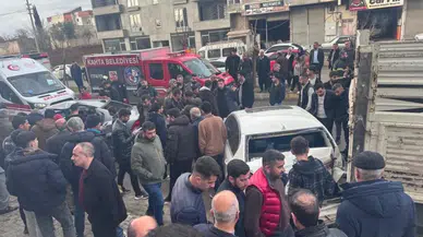 Adıyaman'da otomobil park halindeki araçlara çarptı : 1'i ağır 3 yaralı