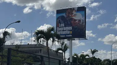 Maduro ve eşi için 'Sizleri geri istiyoruz' pankartları asıldı