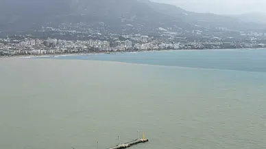 Antalya'nın Alanya ilçesinde denizin rengi değişti
