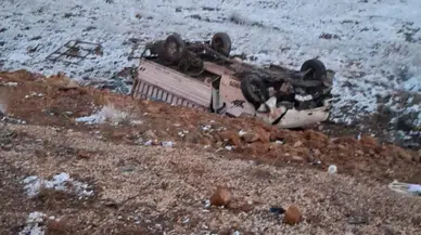 Konya'da kamyonet şarampole devrildi : Yaralılar var