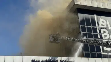 İstanbul Bağcılar'da 2 katlı binada çıkan yangın söndürüldü