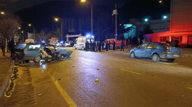 Gümüşhane'de iki otomobil çarpıştı : 1 ölü, 3 yaralı