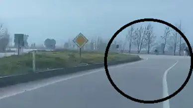 Hatay'da akrobatik hareketler yapan sürücü tarlaya uçtu