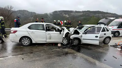 Antalya-Isparta kara yolunda feci kaza : 6 ölü, 6 yaralı