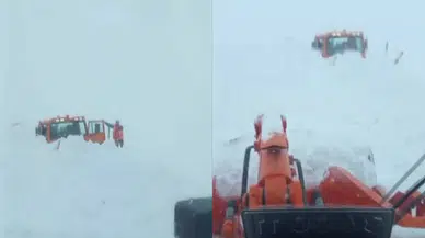 Muş - Kulp kara yolunda iş makinesinin üzerine çığ düştü