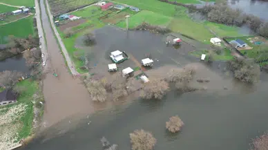 Bursa'da Ulubat Gölü taştı : Evler sulara gömüldü