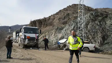 Kırkkale'de akaryakıt tankeri ile kamyonet çarpıştı : 3 kişi yaralandı