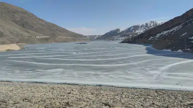 Van'da aşırı soğuk etkisi : Barajlar dondu