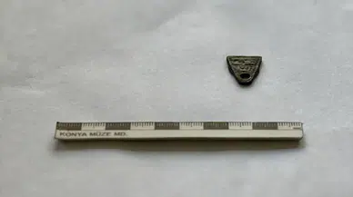 Konya'daki Listra kazısında yüzyıllık bronz muska gün yüzüne çıktı